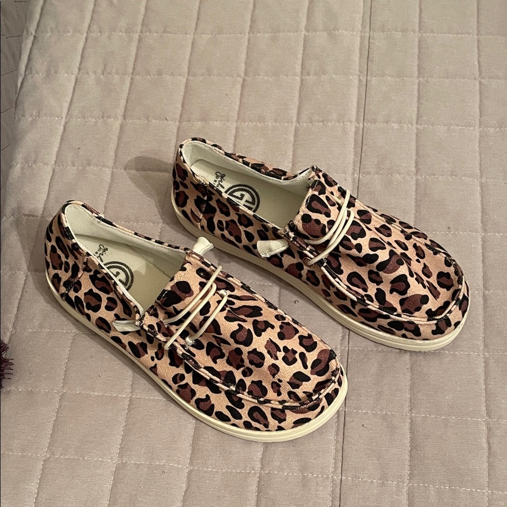 Women's Leopard Print Slip-On Shoes - Tan Brown Black